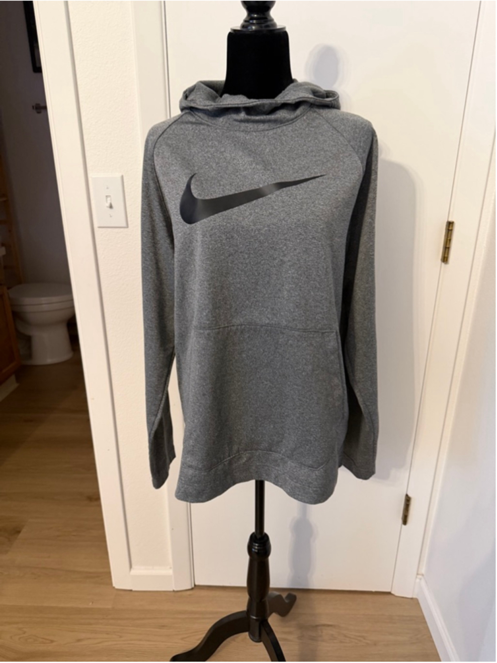 Nike Dri-FIT Hoodie Womens Large Gray Pullover Sweatshirt Swoosh Athletic Top